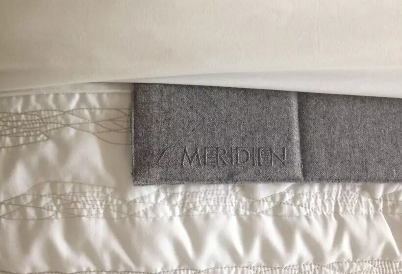 Club Room King Bed, Le Méridien Mina Seyahi Beach Resort & Waterpark