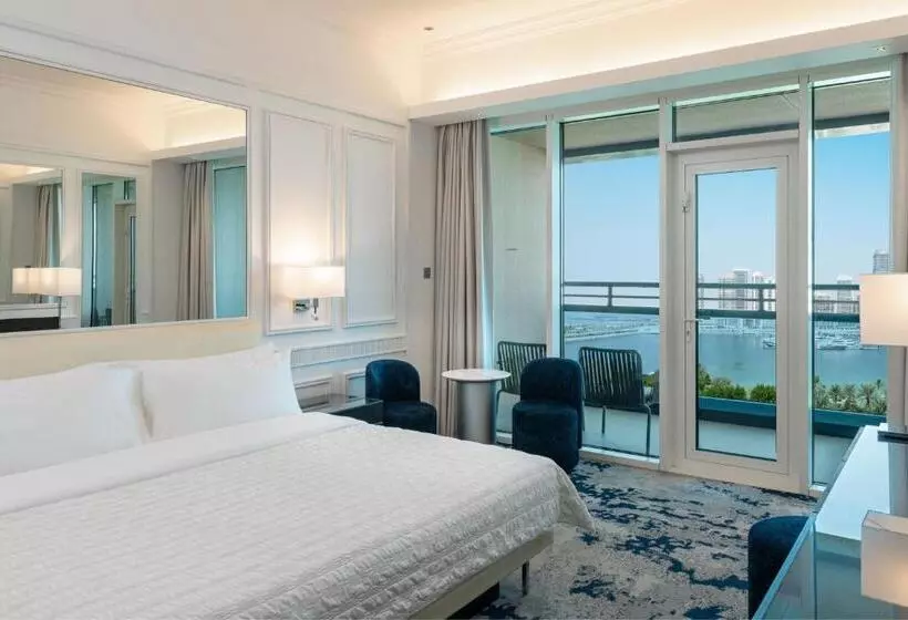 اتاق لوکس با تخت بزرگ, Le Méridien Mina Seyahi Beach Resort & Waterpark