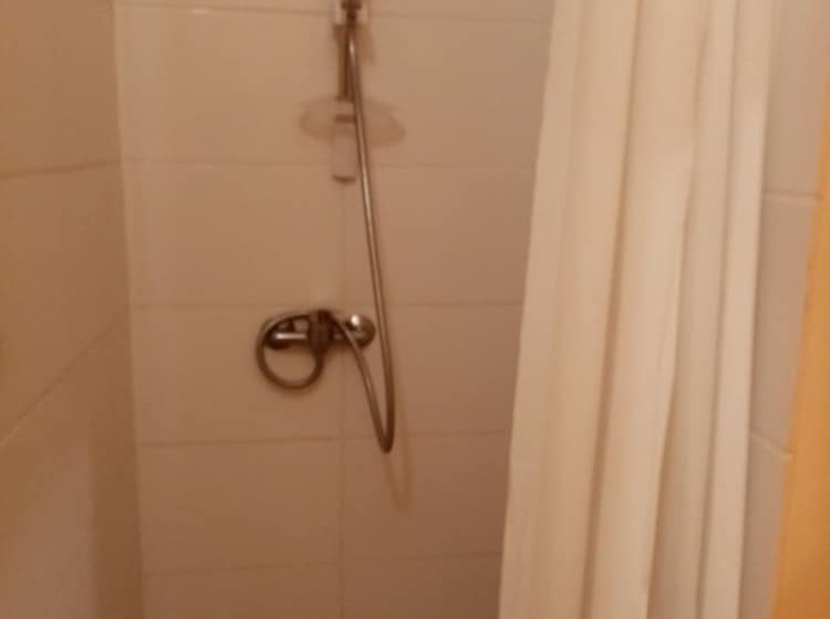 חדר סטנדרט לשלושה, Le Regina