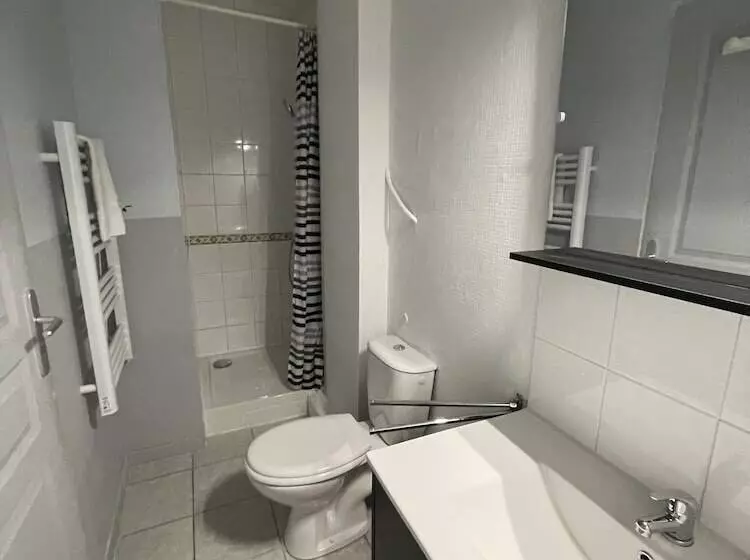 スタンダード４人部屋, Paris Madrid
