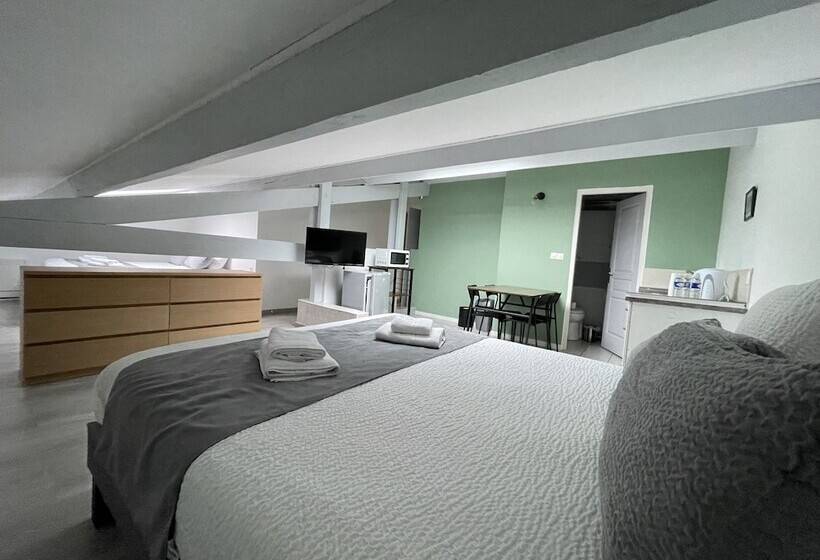 Quarto Quádruplo Estandar, Paris Madrid