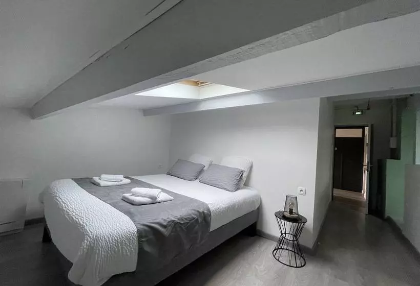 スタンダード４人部屋, Paris Madrid