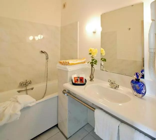 Superior Room, Restaurant Du Chateau