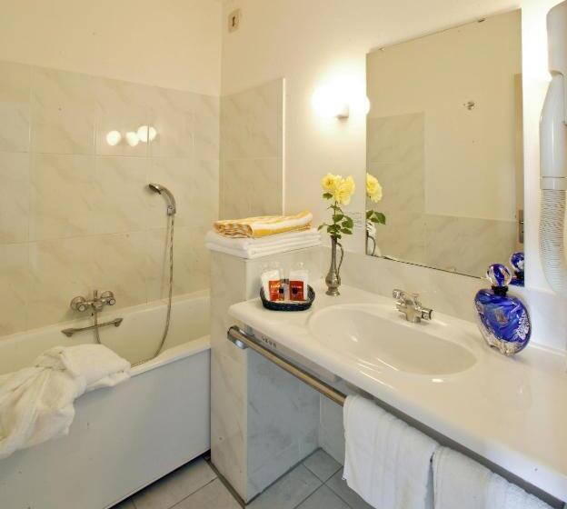 舒适三人间, Restaurant Du Chateau