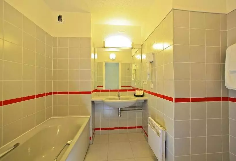 Superior Triple Room, Restaurant Du Chateau