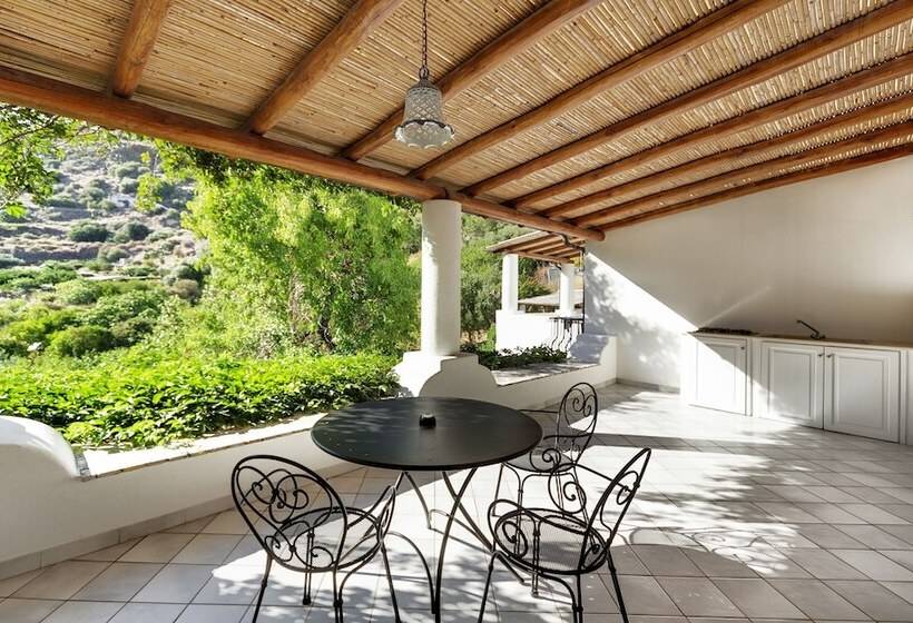 Comfort room with garden view, Villa Enrica   Aeolian Charme