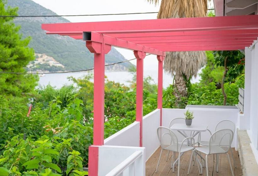 スタンダードスタジオ, Rouda Bay Beach