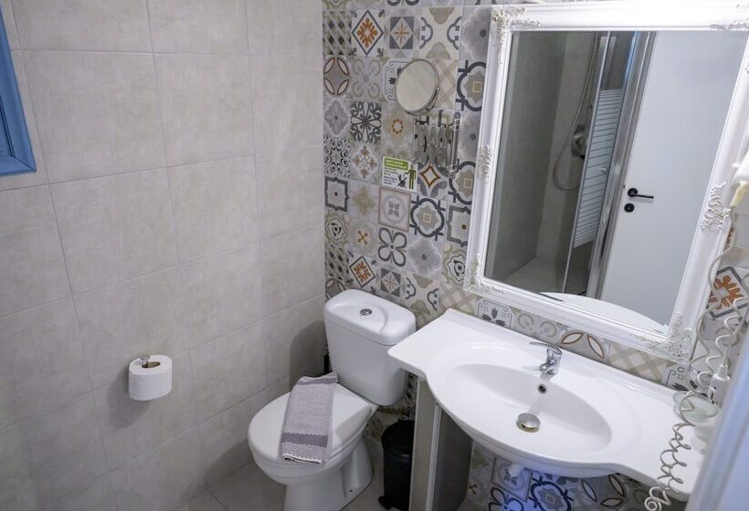 スタンダードスタジオ, Rouda Bay Beach