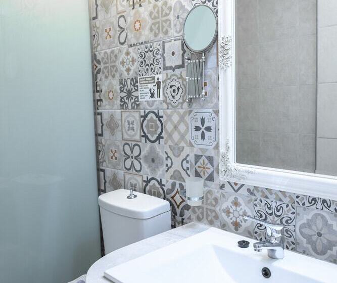 スタンダードスタジオ, Rouda Bay Beach