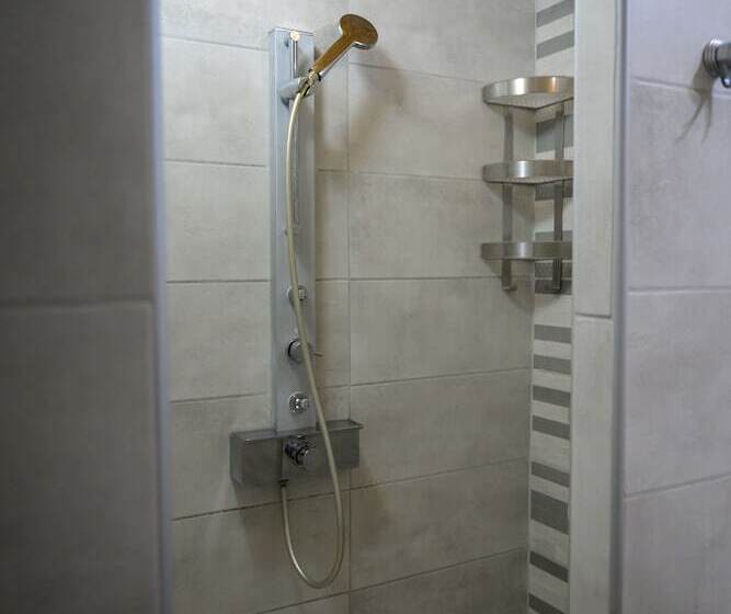 スタンダードスタジオ, Rouda Bay Beach