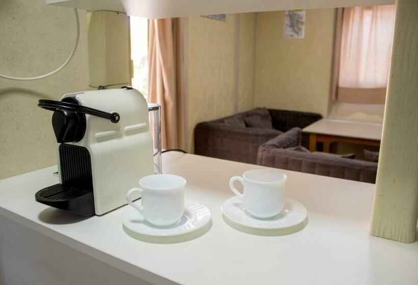 بانگلوی استاندارد, Complejo Turístico Los Escullos San Jose