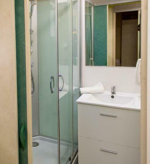 بانگلوی استاندارد, Complejo Turístico Los Escullos San Jose