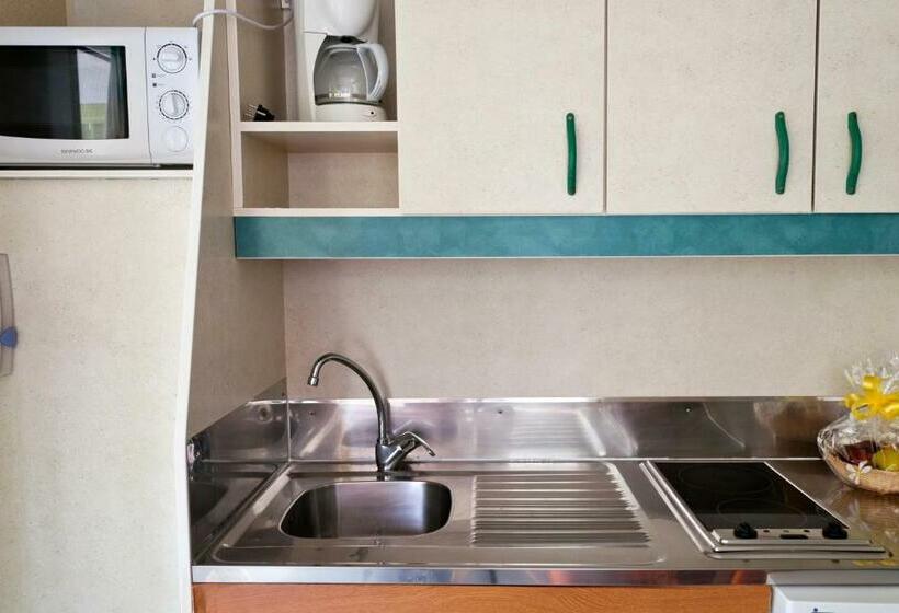 بانگلوی استاندارد, Complejo Turístico Los Escullos San Jose