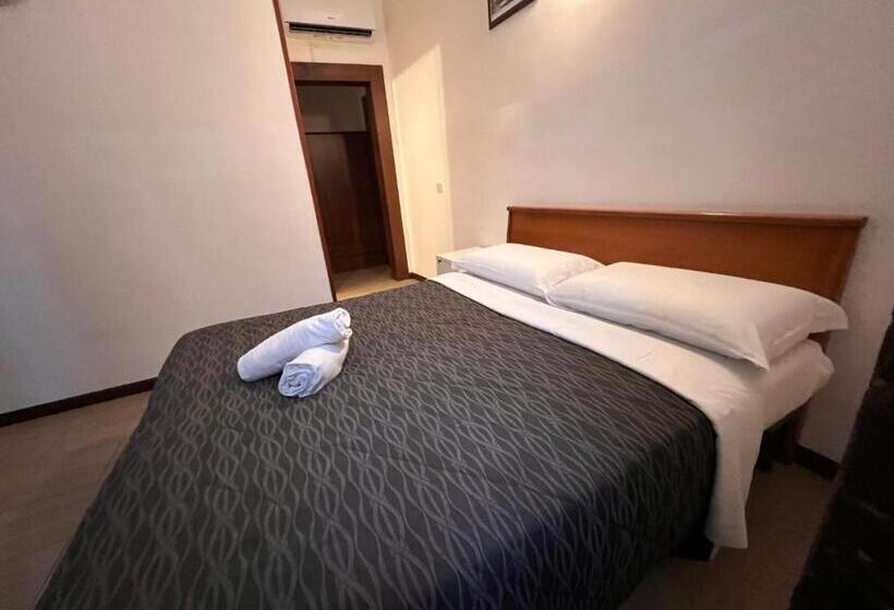 חדר סטנדרט, Booking Inn Settembre 95