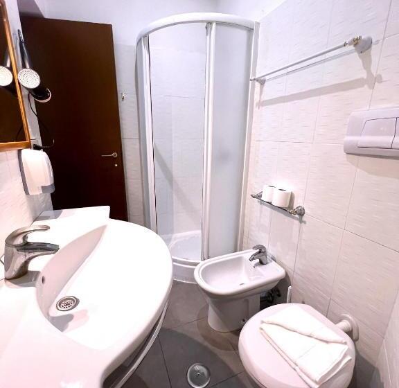 חדר סטנדרט לשלושה, Booking Inn Settembre 95