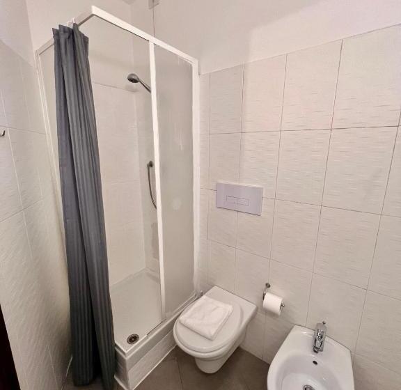 חדר סטנדרט לשלושה, Booking Inn Settembre 95