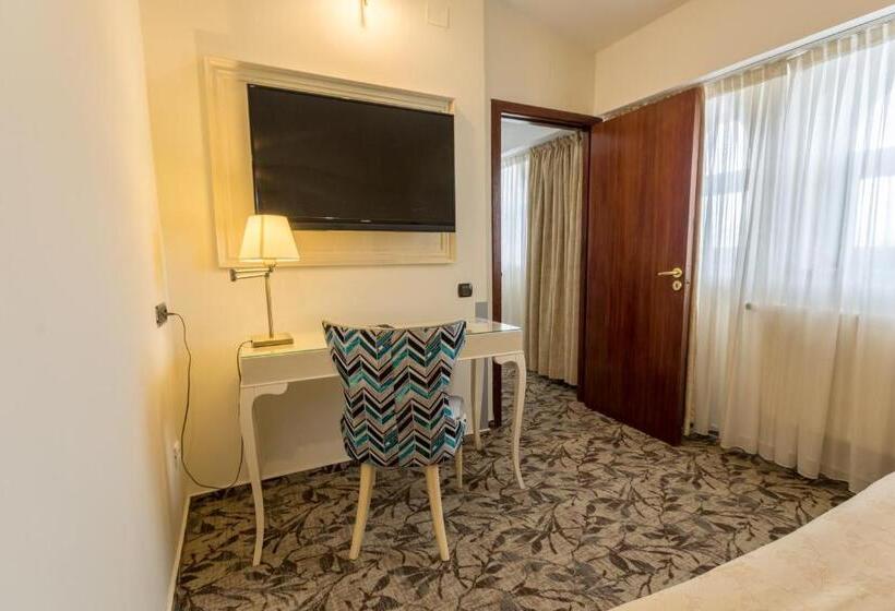 سوییت جونیور, Casa Siqua