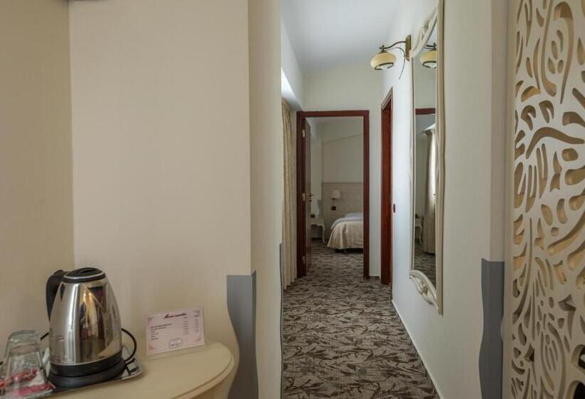 سوییت جونیور, Casa Siqua