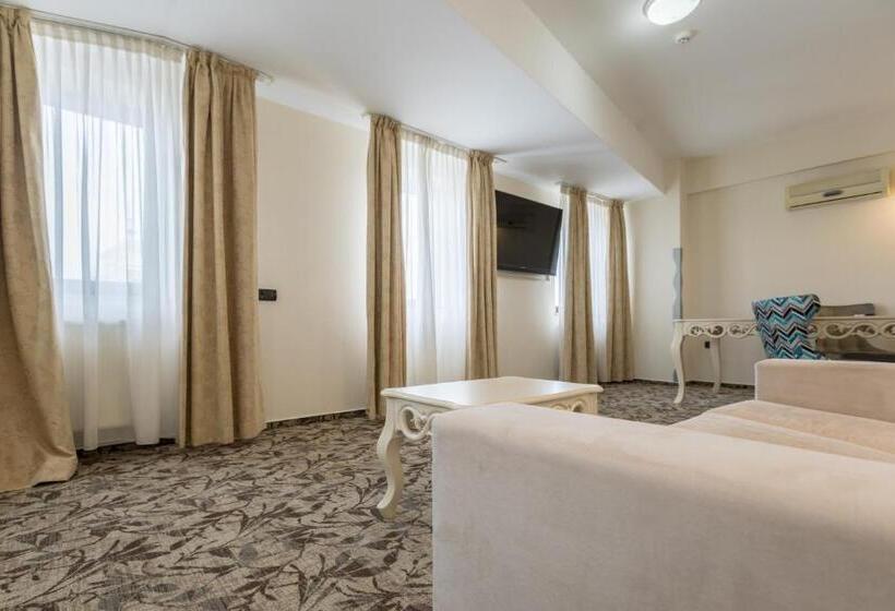 سوییت جونیور, Casa Siqua