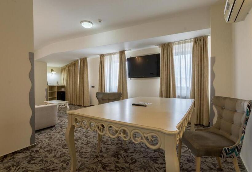 سوییت جونیور, Casa Siqua