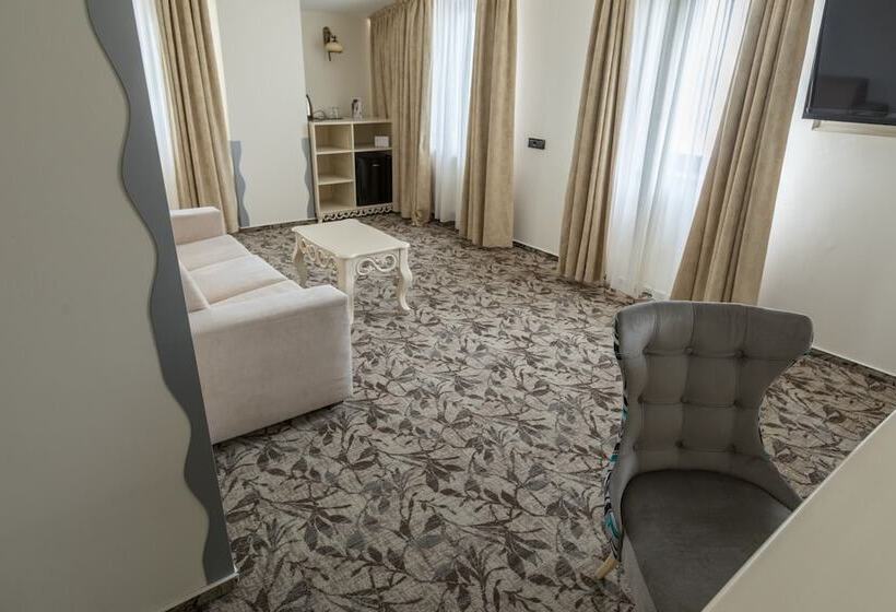 سوییت جونیور, Casa Siqua