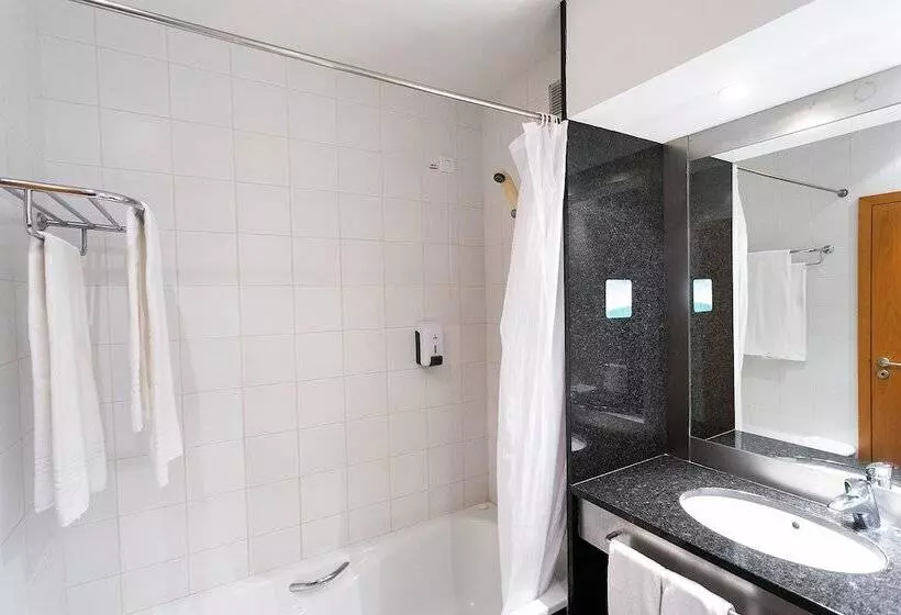 اتاق استاندارد سه نفره, Colombo