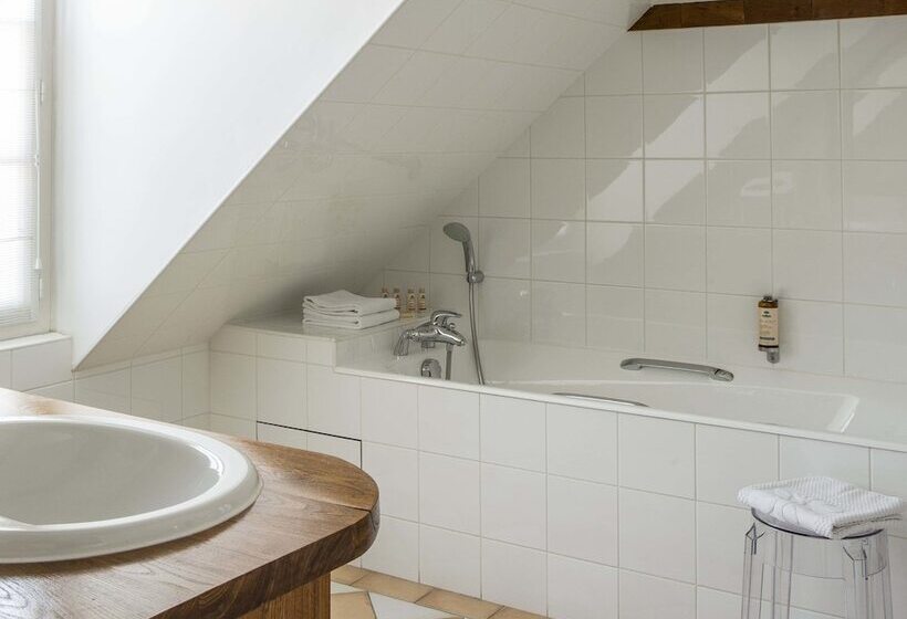 سوییت جونیور, Hôtel D Orsay Esprit De France