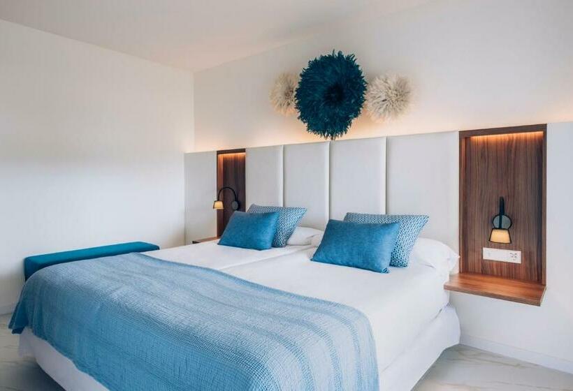 اتاق خانوادگی پایه, Iberostar Selection Playa de Muro Village