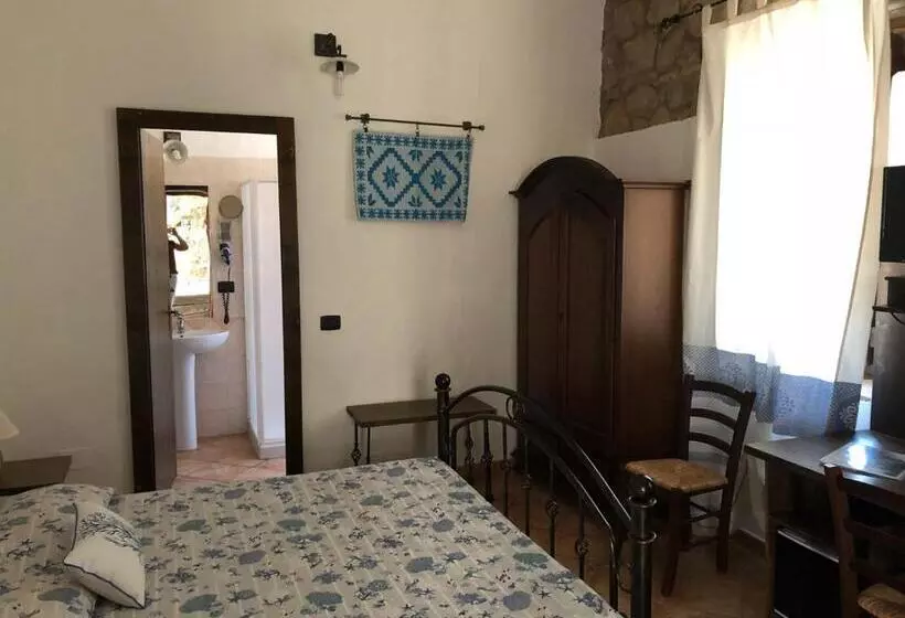 Perhehuone, Il Monastero