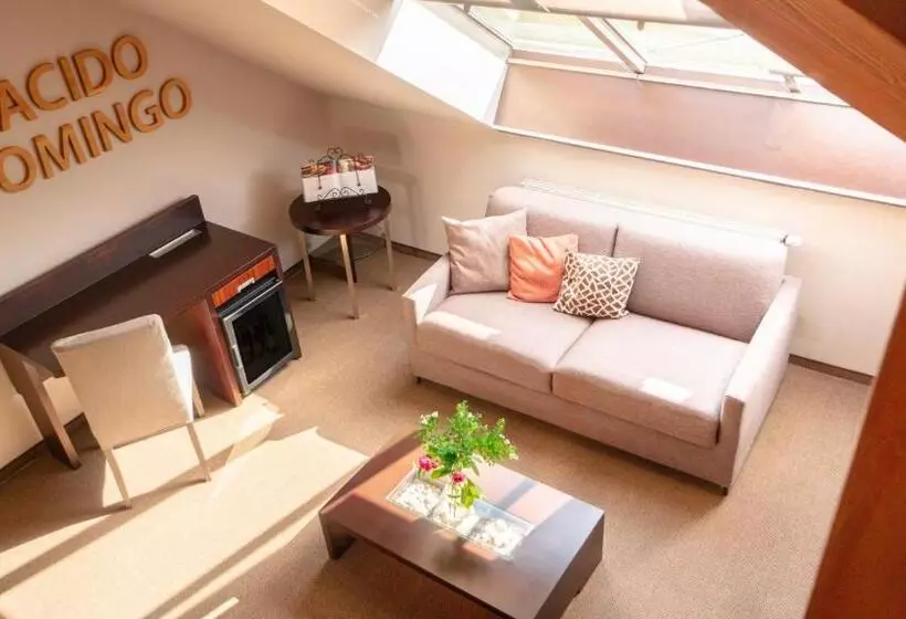 Suite with Views