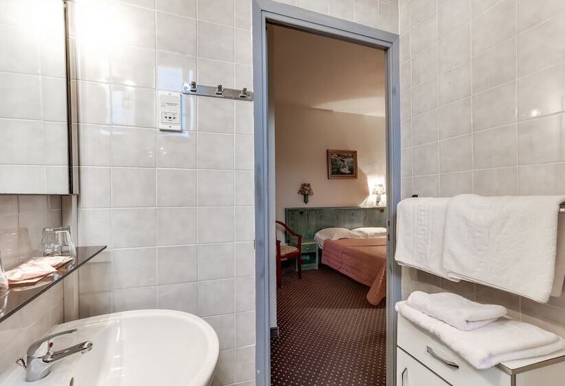Номер Стандарт, Casa Moho   Juan Les Pins