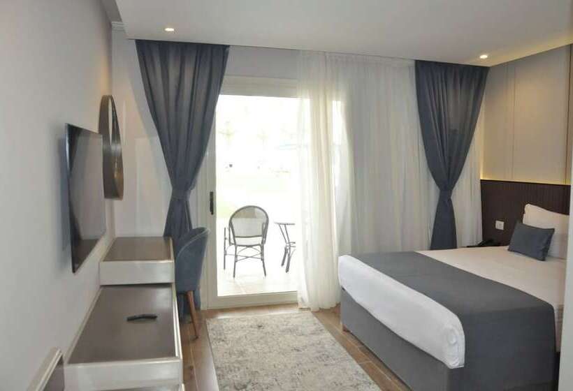 سوئیت مستر با چشم‌انداز دریا, Pyramisa Beach Resort Sahl Hasheesh