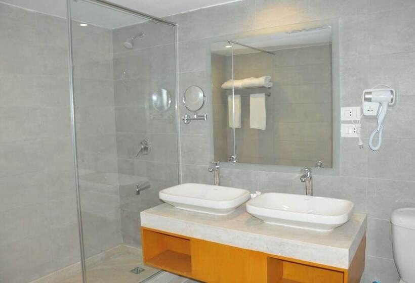 سوئیت مستر با چشم‌انداز دریا, Pyramisa Beach Resort Sahl Hasheesh