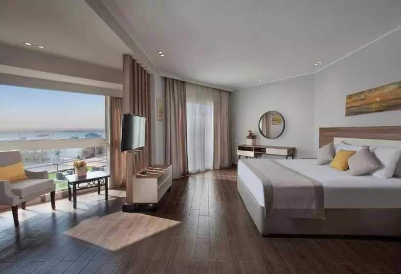 オーシャンビュージュニアスイート, Pyramisa Beach Resort Sahl Hasheesh