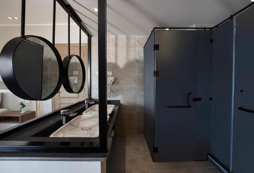 سوییت جونیور با چشم‌انداز دریا, Pyramisa Beach Resort Sahl Hasheesh