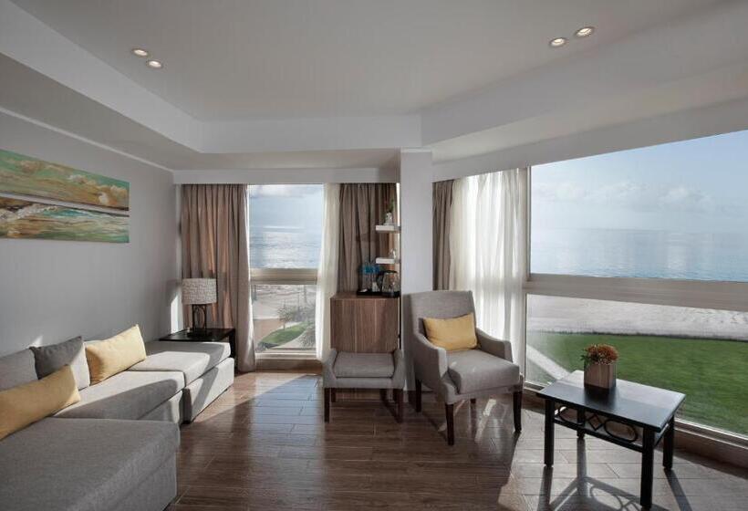 سوییت جونیور با چشم‌انداز دریا, Pyramisa Beach Resort Sahl Hasheesh