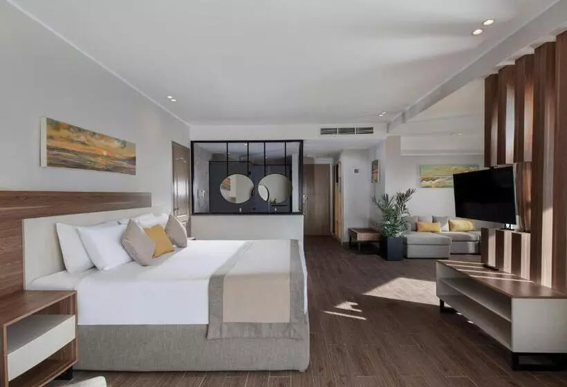 オーシャンビュージュニアスイート, Pyramisa Beach Resort Sahl Hasheesh