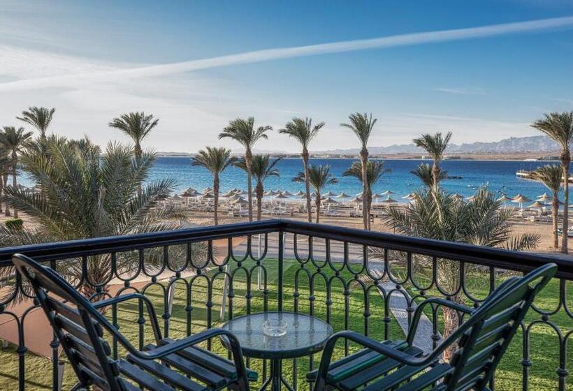 سوییت جونیور با چشم‌انداز دریا, Pyramisa Beach Resort Sahl Hasheesh