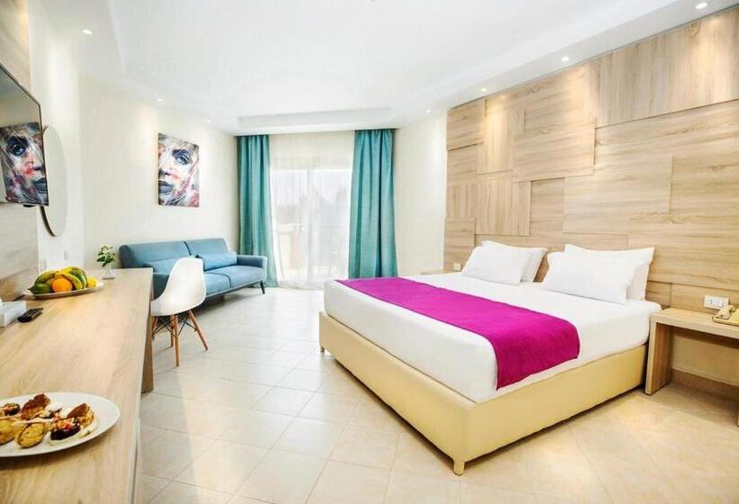 اتاق سوپریور با چشم‌انداز دریا, Pyramisa Beach Resort Sahl Hasheesh