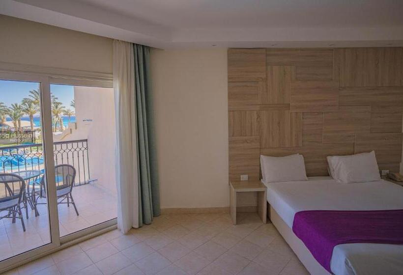 اتاق سوپریور با چشم‌انداز جانبی دریا, Pyramisa Beach Resort Sahl Hasheesh