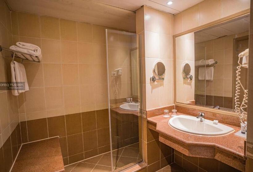 اتاق سوپریور با چشم‌انداز جانبی دریا, Pyramisa Beach Resort Sahl Hasheesh