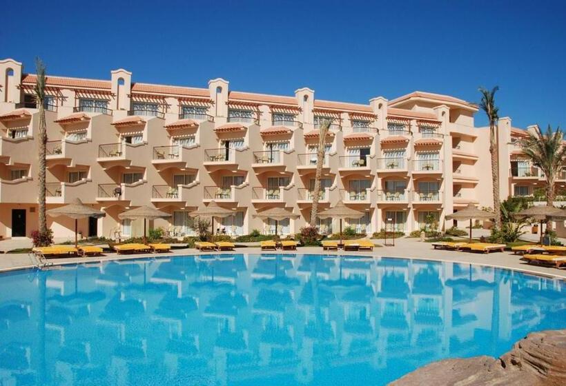 اتاق سوپریور با چشم‌انداز جانبی دریا, Pyramisa Beach Resort Sahl Hasheesh