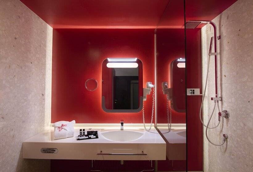 اتاق سوپریور, San Ranieri