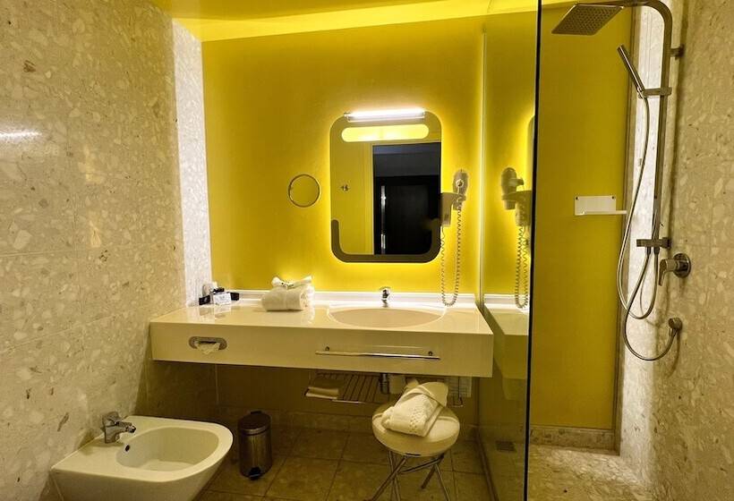 اتاق سوپریور, San Ranieri