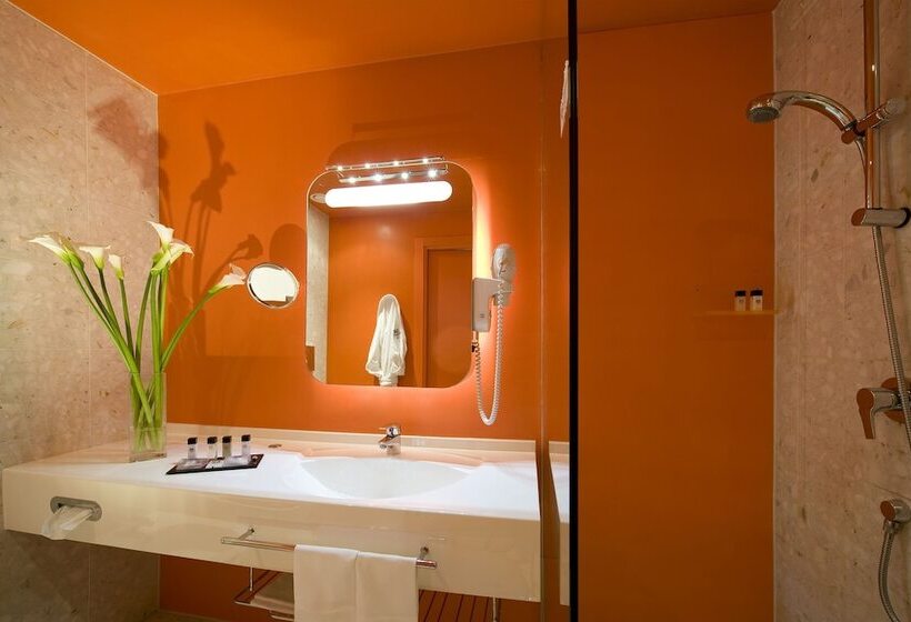 اتاق سوپریور, San Ranieri