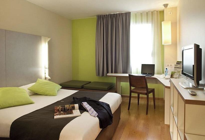Номер Стандарт, Travelodge Barcelona Cornella Fira