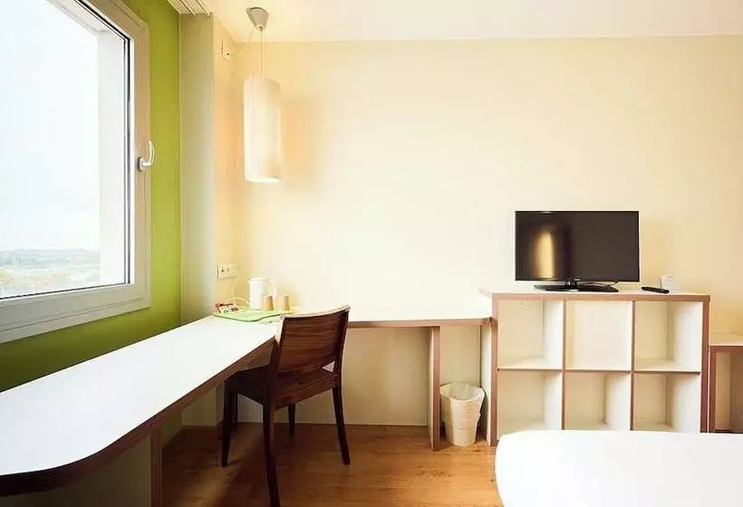 اتاق استاندارد سه نفره, Travelodge Barcelona Cornella Fira