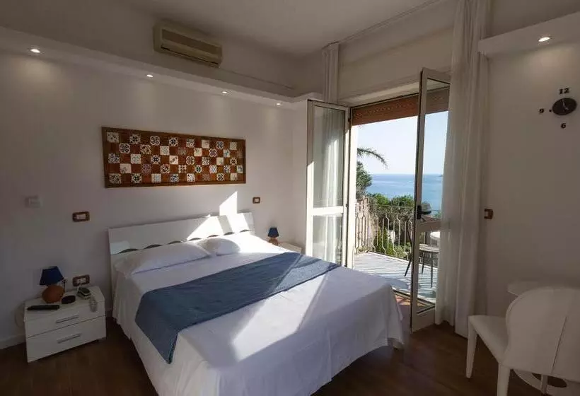 اتاق لوکس با چشم‌انداز دریا, Vietri Coast