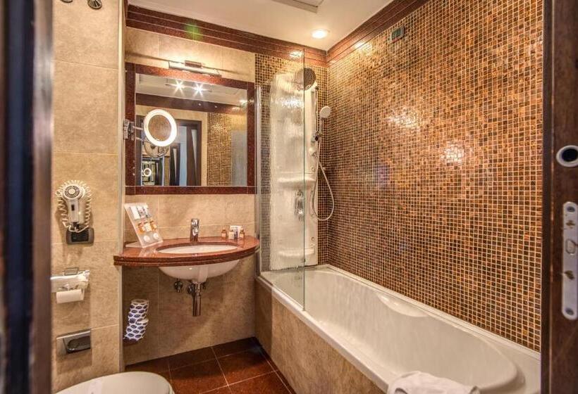 חדר סטנדרט לארבעה, Kolbe Hotel Rome