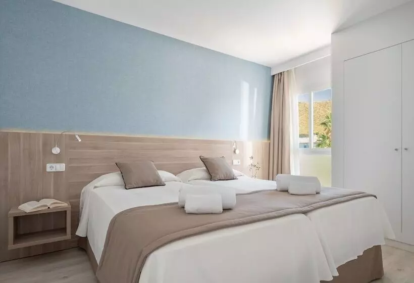 سوییت با چشم‌انداز استخر, Puerto Azul Suite